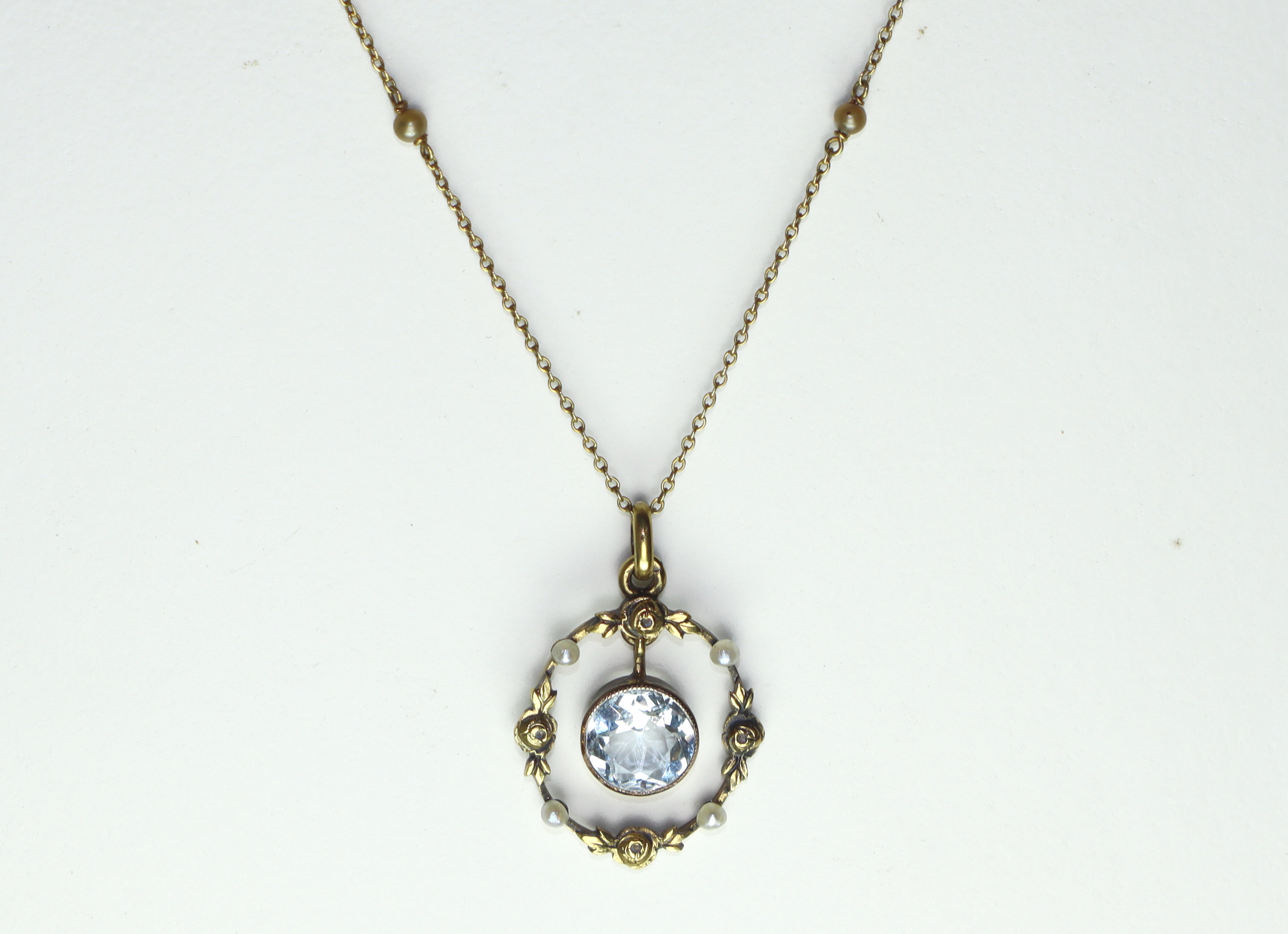 Antieke hanger aquamarijn zaadparels met collier