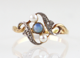 Antieke Art Nouveau ring opaal, parel, diamant