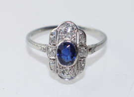 Antieke Art Deco ring 18kt witgoud en platina met saffier en oudslijpsel diamant