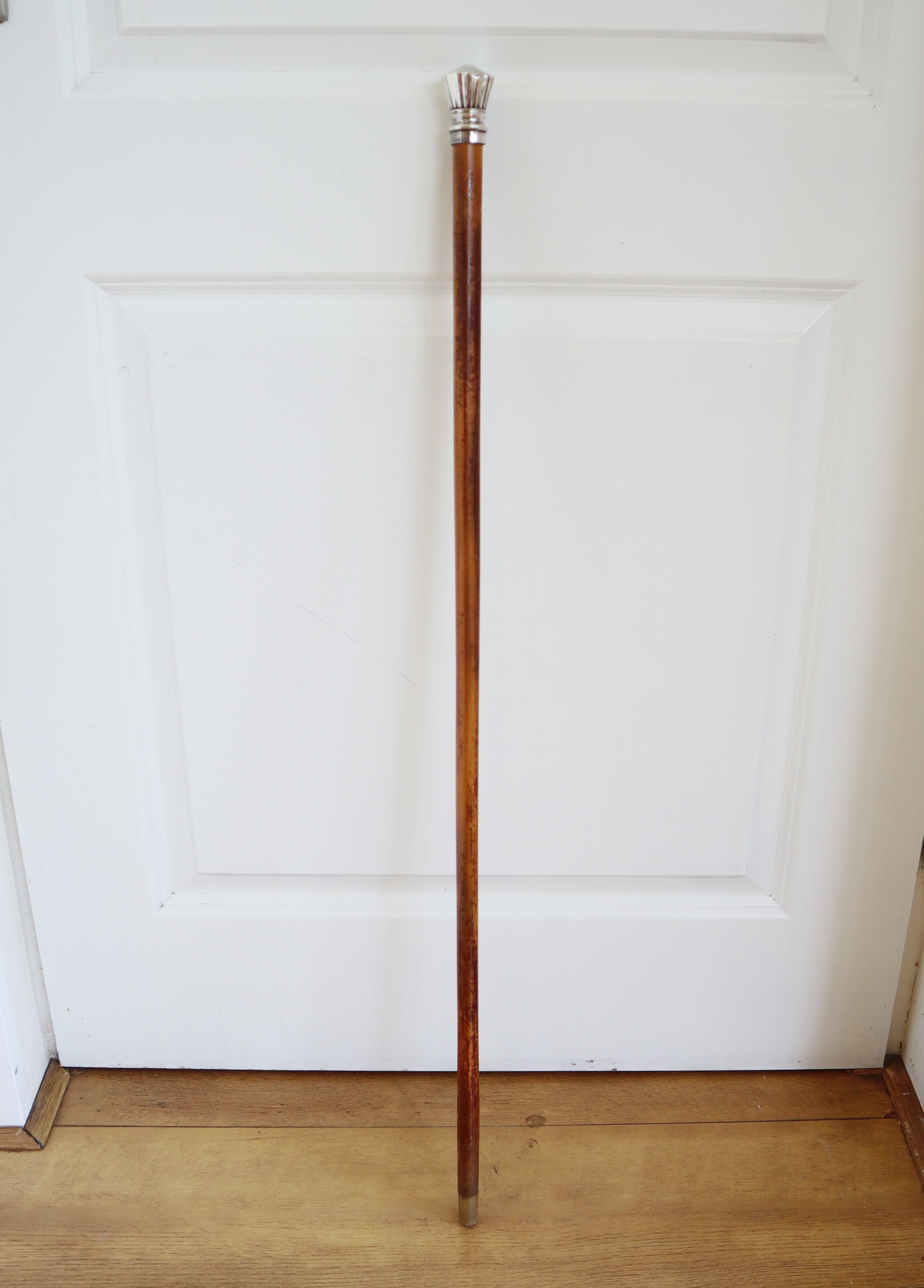 Antieke wandelstok met zilveren knop