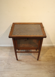 Art Deco theekastje met kerfsnede dienblad