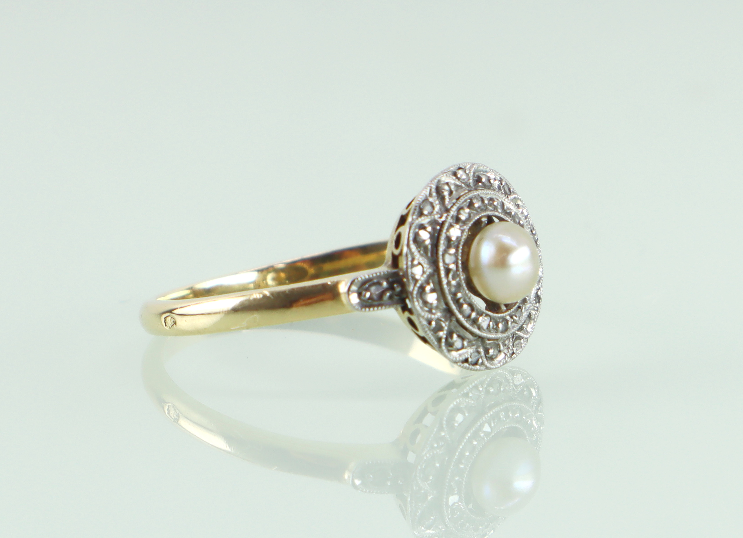 Antieke Franse gouden ring met parel en roosdiamanten
