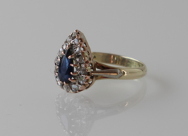 Antieke 14 karaat gouden ring met druppelvormige saffier en roosdiamanten