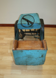 Oude ijzeren trapauto jaren '50