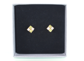 Gouden oorknoppen 18k met peridot en zirkonia