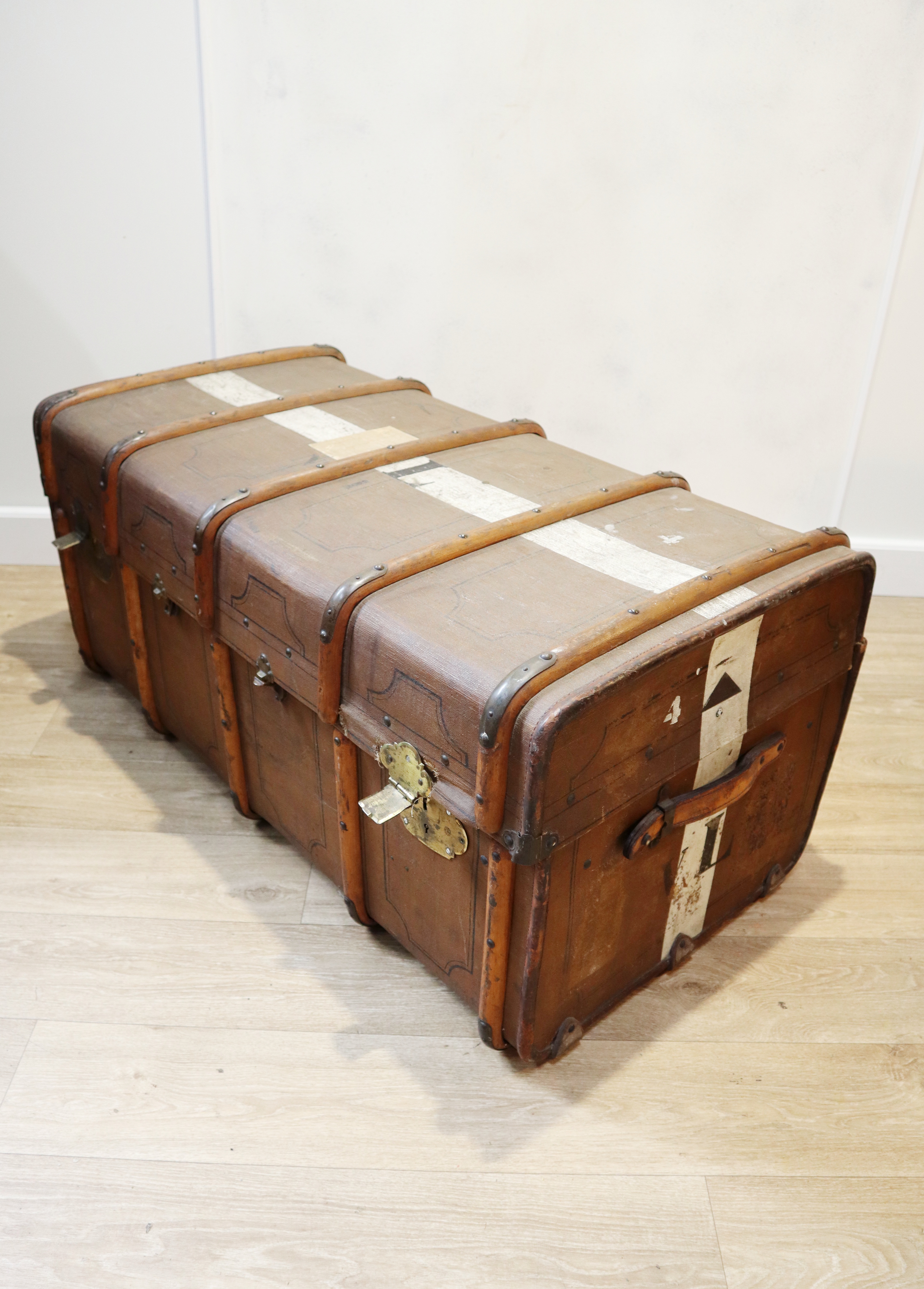 Grote antieke hutkoffer