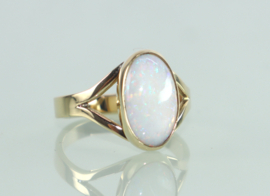 Vintage gouden ring met opaal
