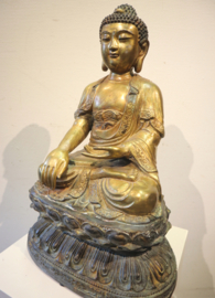 Bronzen boeddha bhumisparsha mudra