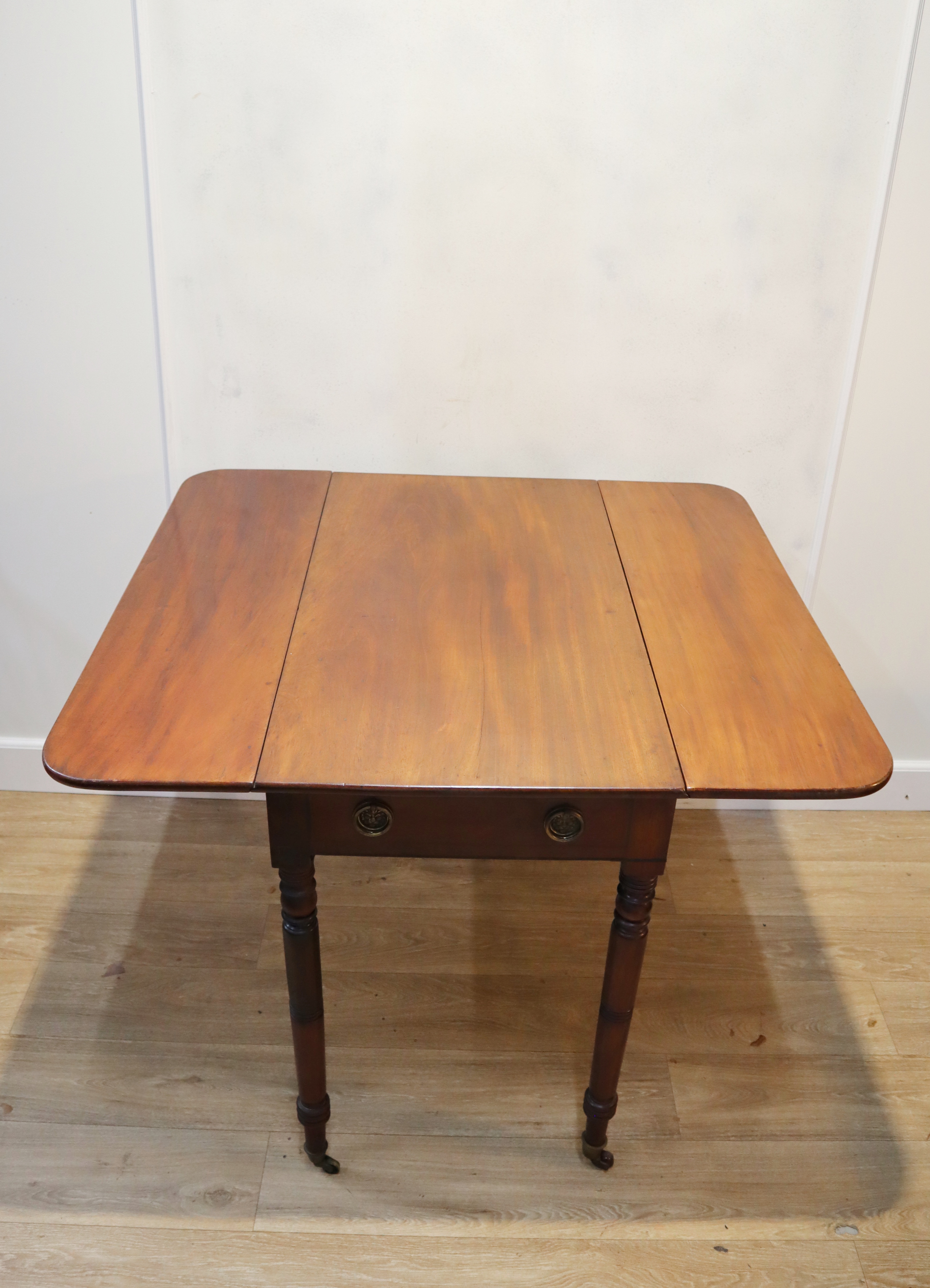 Antieke Engelse Pembroketafel, sidetable.