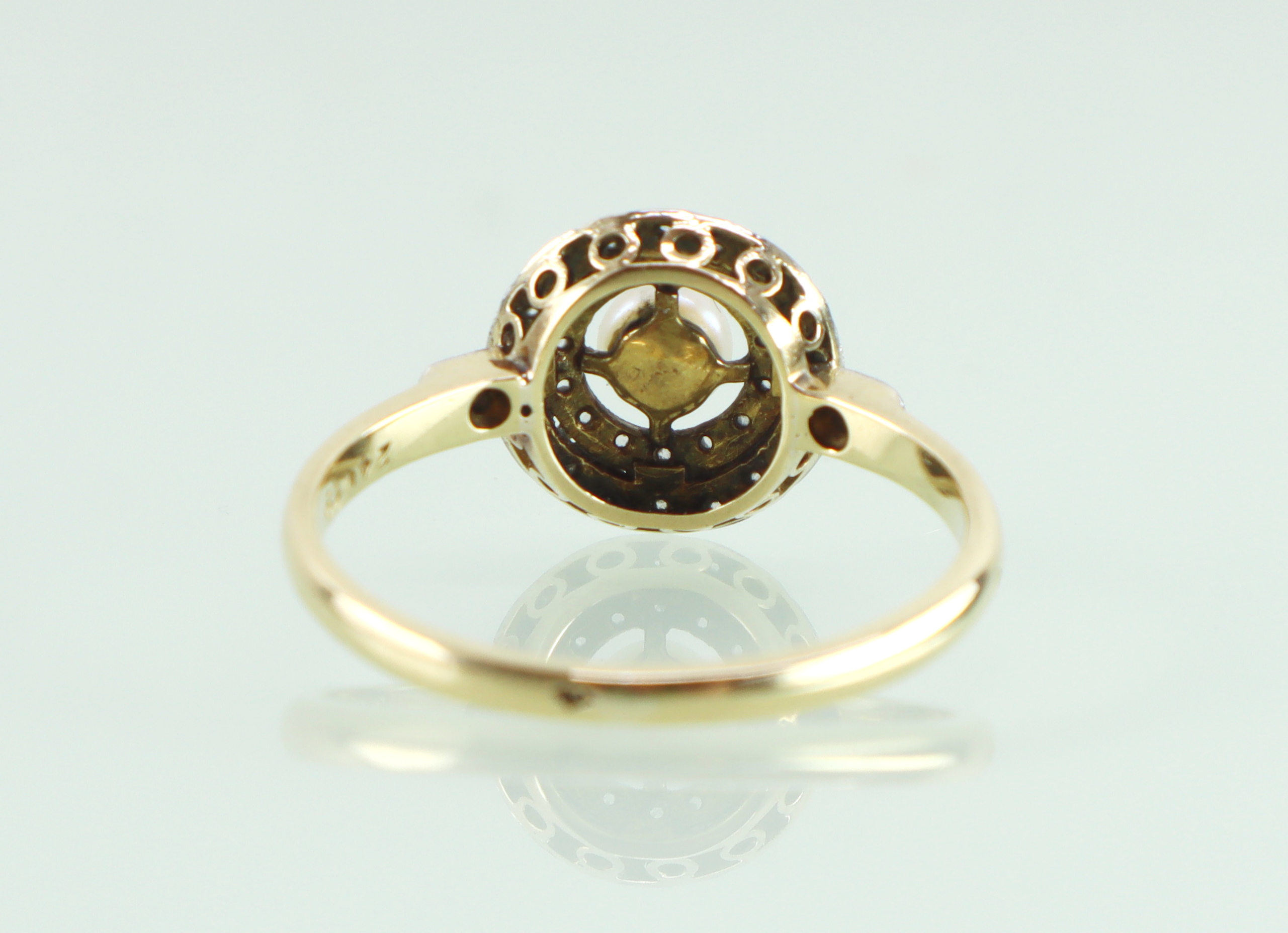 Antieke Franse gouden ring met parel en roosdiamanten