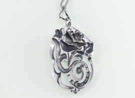 Grote zilveren Jugendstil hanger roos aan collier