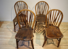 Vier antieke Windsorstoelen