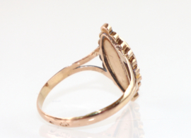 Antieke gouden ring met robijn en zaadparels