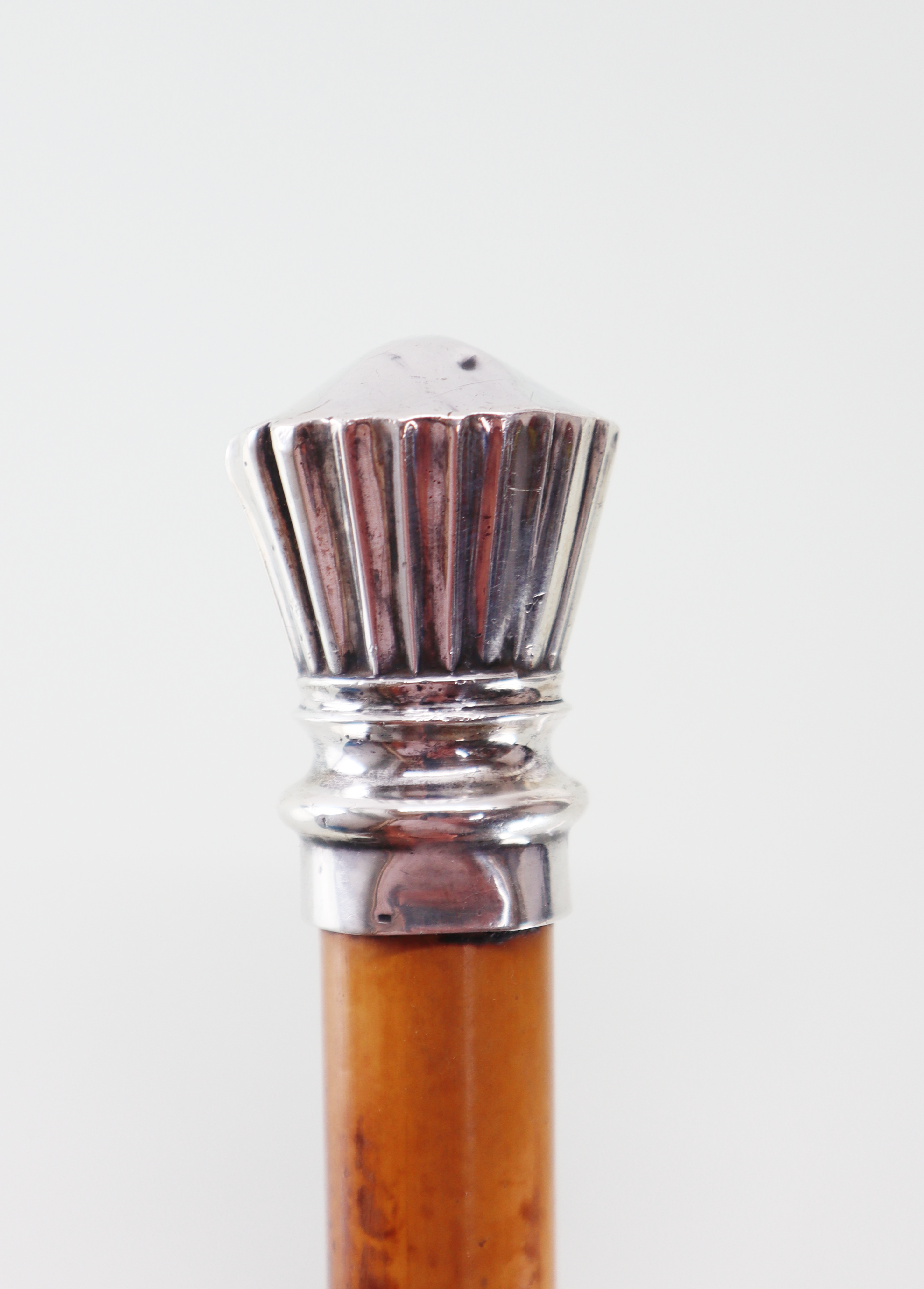 Antieke wandelstok met zilveren knop