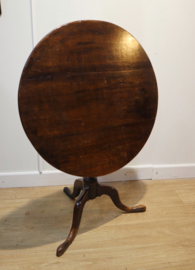 Antieke Engelse tilttop tafel