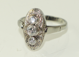 Antieke Art Deco witgouden ring met drie briljant geslepen diamanten