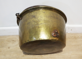 Antieke koperen bak, aker