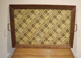 Antiek theekastje met dienblad
