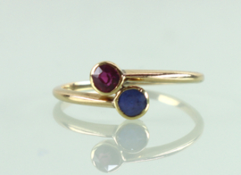 Antieke gouden Toi et Moi ring met saffier en robijn
