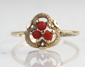 Vintage gouden ring met bloedkoraal