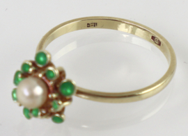 Gouden ring met parel en groen emaille