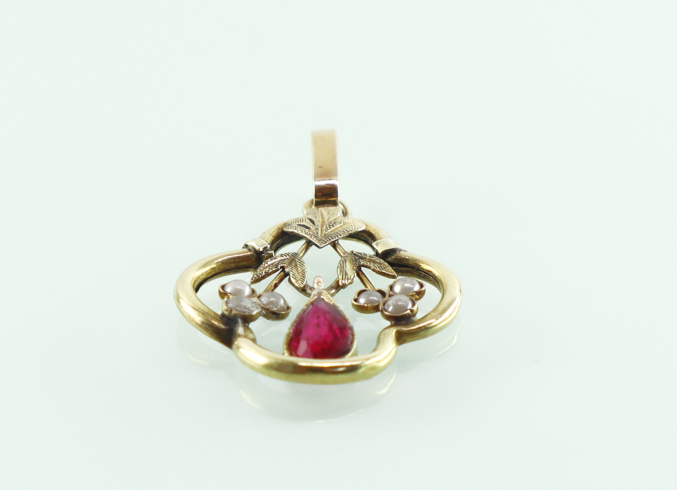 Jugendstil gouden hangertje robijn en parels