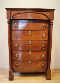 Antieke Hollandse chiffonière