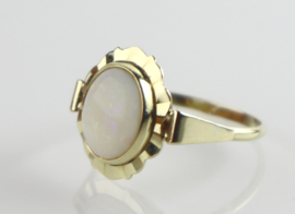 Vintage gouden ring met opaal