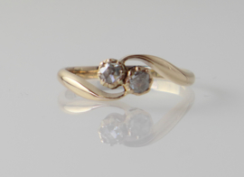 Antieke gouden slagring met roosdiamanten