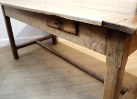 Antieke Franse notenhouten tafel