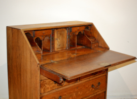 Antieke Engelse secretaire