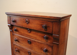 Antieke chiffonière met bureaugedeelte