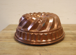 Antieke koperen puddingvorm