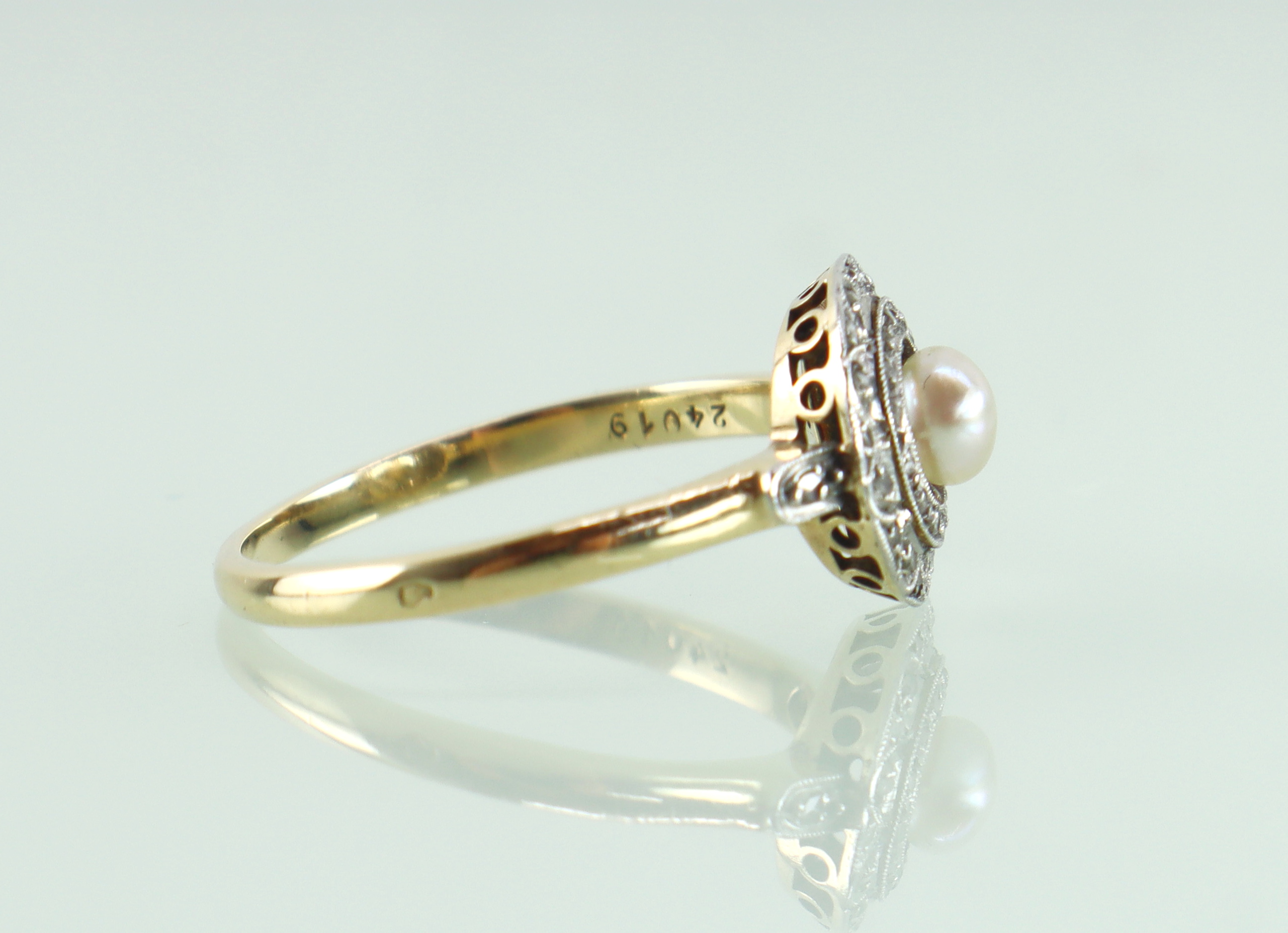 Antieke Franse gouden ring met parel en roosdiamanten