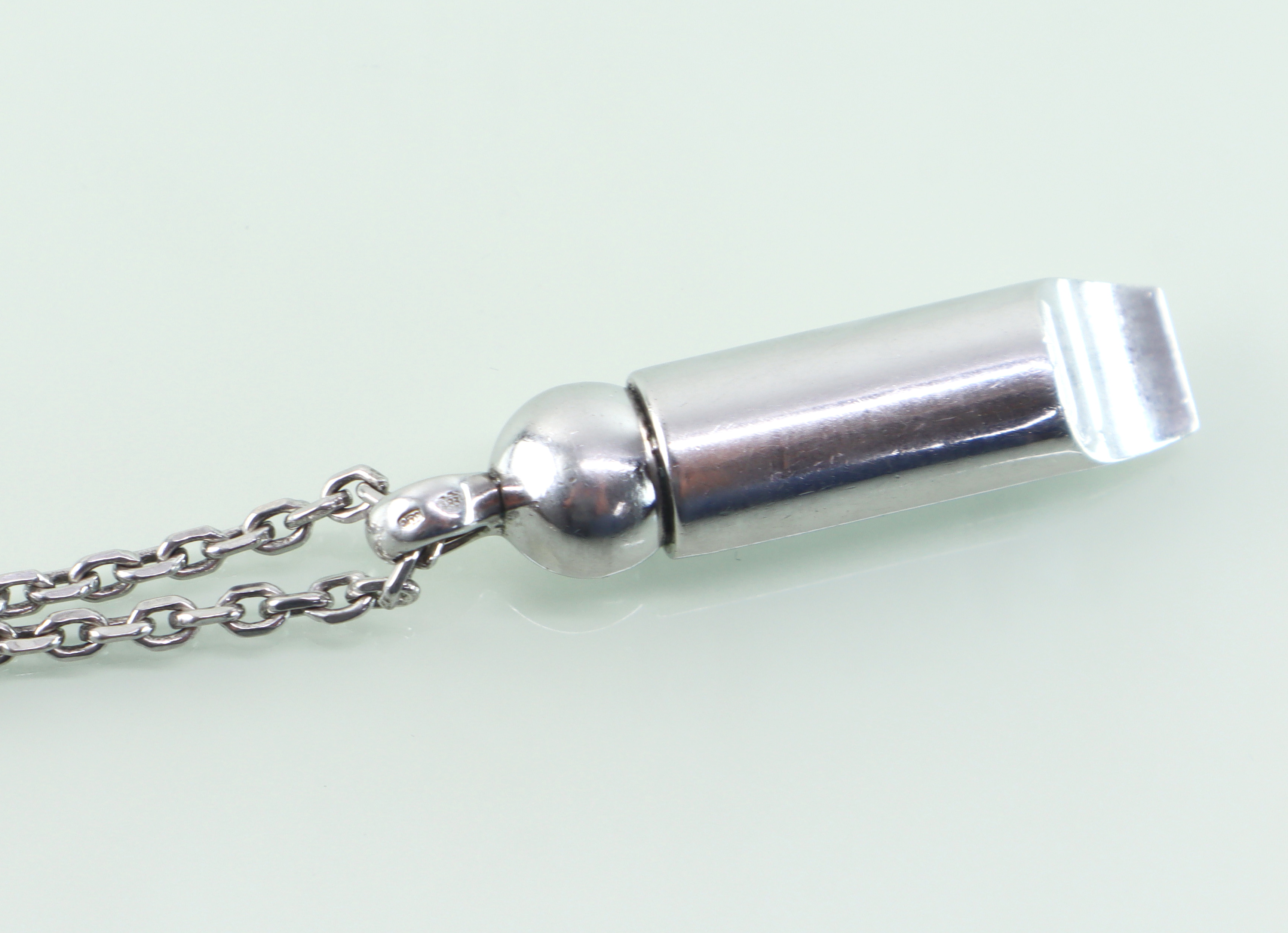 Zilveren echt werkend fluitje aan collier