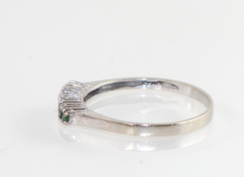 Witgouden ring met smaragd, rijring