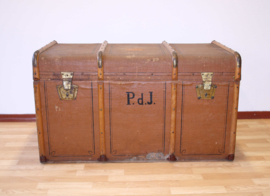 Grote antieke reiskoffer, 19e eeuw