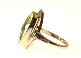 Bijzondere vintage gouden ring met annagroen-glas