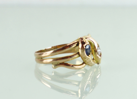 Antieke gouden ring slangen diamant saffier