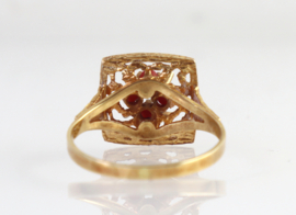 18 karaat gouden ring met bloedkoraal