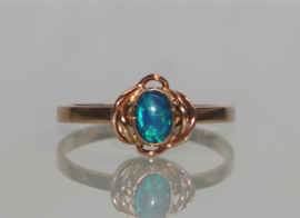 Gouden ring met prachtige blauwe opaal