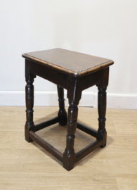 Antieke Engels krukje, Jointstool 17e eeuw