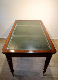 Antieke Engelse schrijftafel