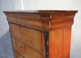 Antieke chiffonière met bureaugedeelte
