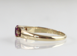 Gouden ring met roze saffier en diamant