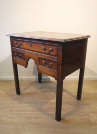 Antiek Engels wandtafeltje, lowboy 18e eeuw