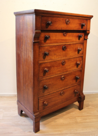 Antieke chiffonière met bureaugedeelte