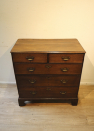 Antieke Engelse commode, 18e eeuw