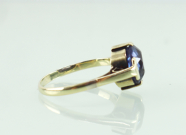 Art Deco gouden ring kleur veranderende saffier
