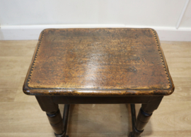 Antieke Engels krukje, Jointstool 17e eeuw